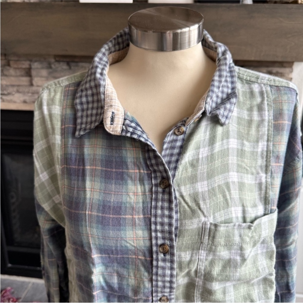American Eagle Outfitters Blue Cream Button Down Shirt - Picture 4 of 15